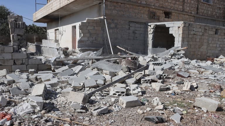 إدلب: قتلى بقصف جديد للنظام السوري ووفد أممي يغادر سرمين