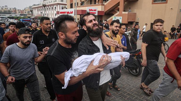 الحرب على غزة: 50 قتيلاً مدنياً من عائلة واحدة.. والعدد الكلي تجاوز 10 آلاف
