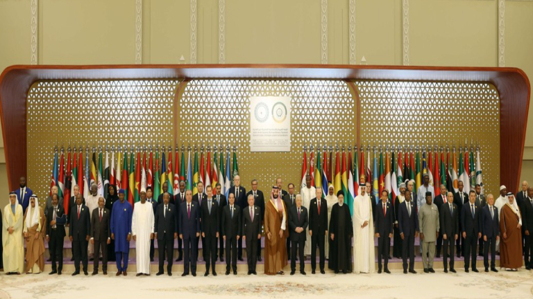 القمة العربية الاسلامية تطالب بكسر الحصار والبدء بتحقيق جرائم حرب في غزة