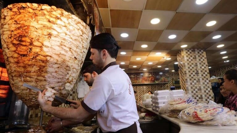 نصف راتب لشراء كيلو شاورما في دمشق.. وحماية المستهلك: 