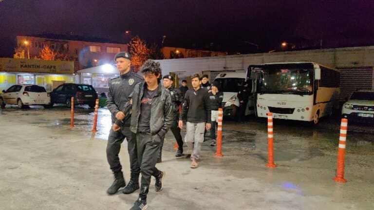 بورصة: ترحيل 23 سورياً في إطار 