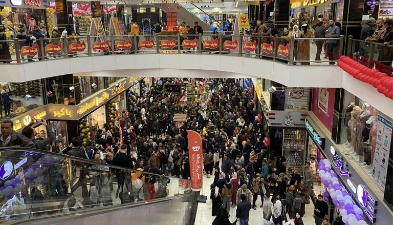 مجهول يفتح النار على مول 