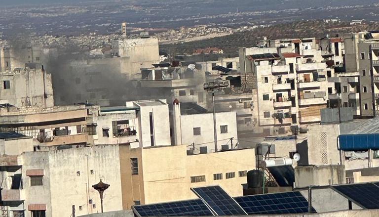 مقتل طفلة وإصابة امرأة بقصف مدفعي على مدينة إدلب