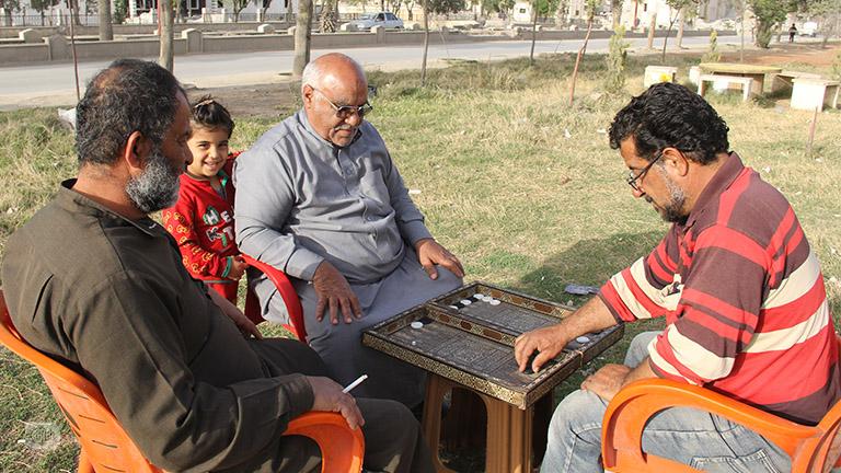 ماذا تعرف عن لعبة طاولة الزهر؟