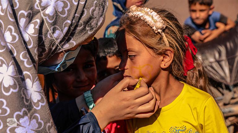 فرحة العيد على وجوه أطفال مخيم للنازحين بريف إدلب 