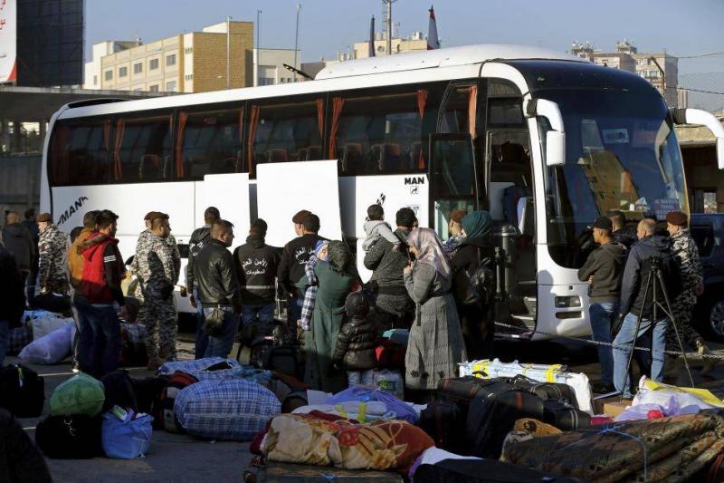 البرلمان اللبناني يوصي بترحيل فوري للسوريين المخالفين.. وقافلة جديدة تستعد