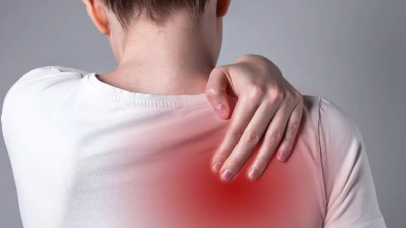 مهنتك سبب لآلام الظهر والرقبة.. تعرف إلى الوقاية والعلاج