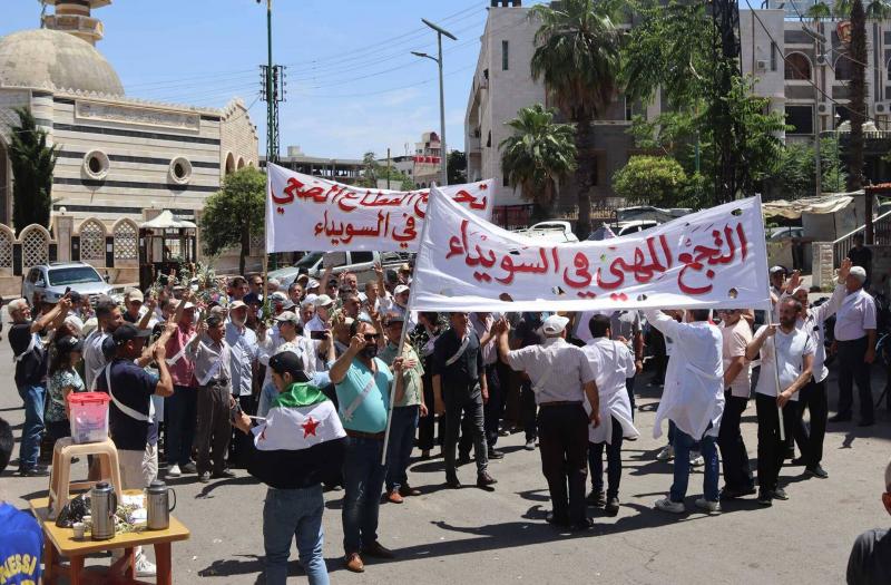إزالة قنبلتين في ساحة 