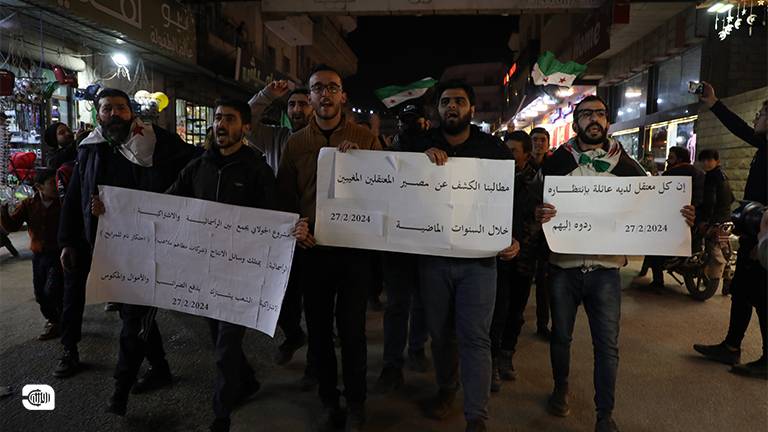 مظاهرة ليلية ضد تحرير الشام في مدينة إدلب