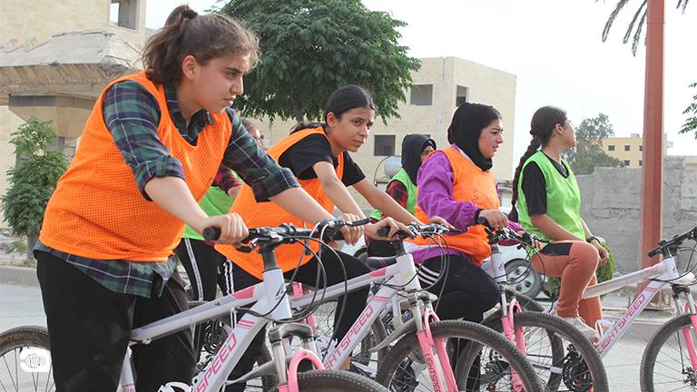 سباق الدراجات للفتيات في الرقة
