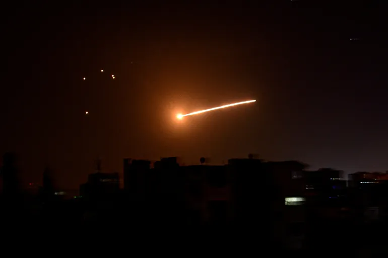 إسرائيل تعلن استهداف مستودع أسلحة لقوات النظام في درعا.. ما أهميته؟