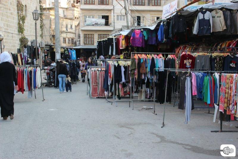 طرح سلفة خاصة للعيد في سوريا.. وموظفون: ثمن بنطال وقميص!