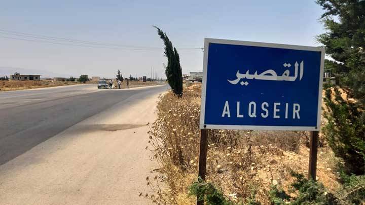 الغارات الإسرائيلية على القصير تتسبب بحرائق.. وما صحة قصف مطار 