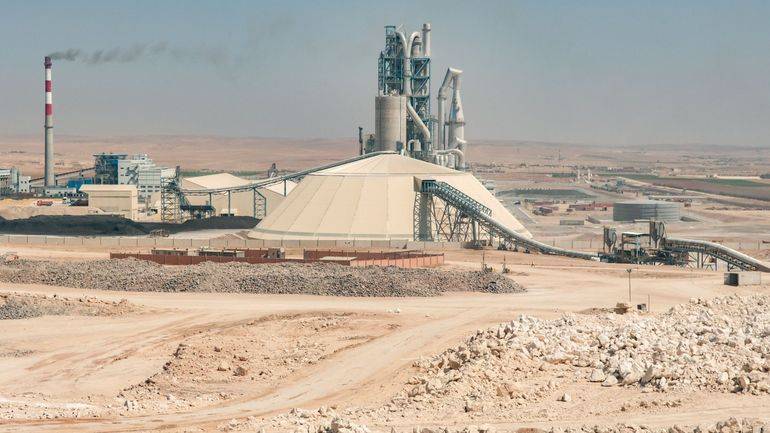 إحالة شركة لافارج ومديرين سابقين للمحاكمة بينهم فراس طلاس بتهم تمويل الإرهاب
