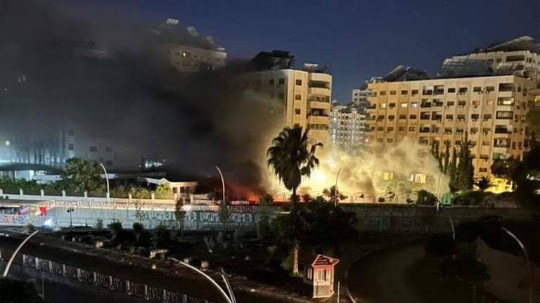 قتيل وجرحى بقصف إسرائيلي على دمشق.. وتل أبيب: النظام السوري مسؤول