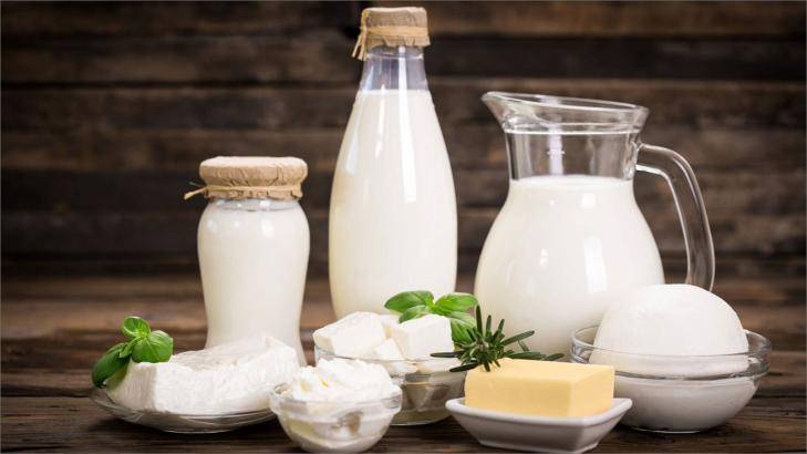 أخطاء شائعة عن الحليب .. ما أفضل أنواعه ومتى يكون ضاراً؟