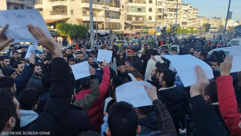 حمص والساحل: هدوء بعد تظاهرات.. ومحافظ اللاذقية: 