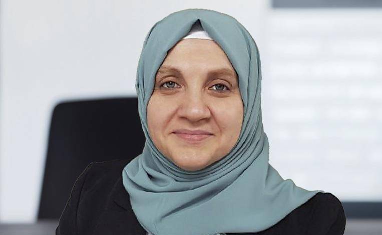 من هی عائشة الدبس مدیرة 