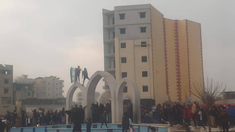 الحسكة والرقة.. رفع علم الثورة يشعل مظاهرات تنتهي بالعنف