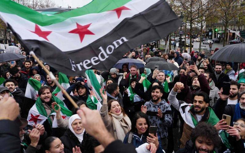 فرنسا تتيح للاجئين السوريين العودة المؤقتة بشروط إنسانية