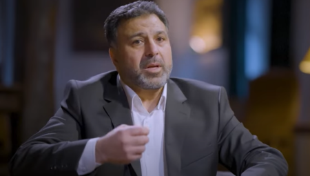 "قيصر" بعد كشف هويته: رأيت الموت في المعتقلات ووثّقته للعالم