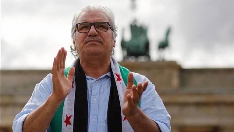 ما هو رد الممثل عبد الحكيم قطيفان على شائعة تعيينه نقيباً للفنانين في سوريا