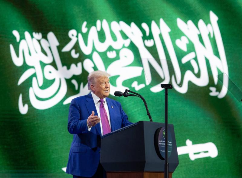 ترامب يعلن رفع العقوبات عن سوريا ولقاء مرتقب مع الشرع