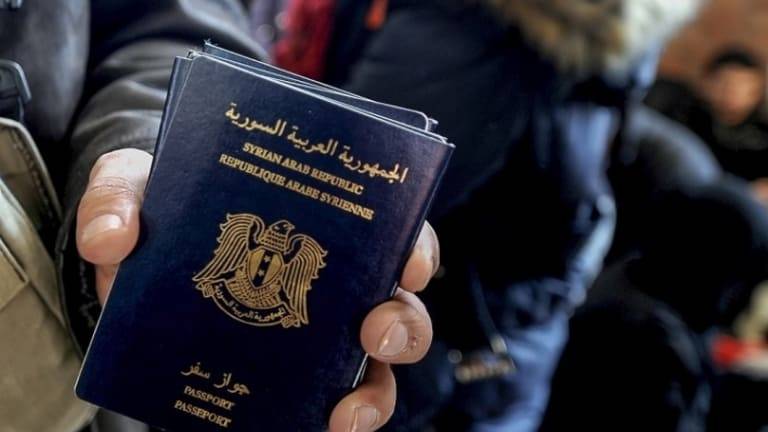 إلى متى يستمر السوريون في دفع مئات الدولارات مقابل جواز السفر؟