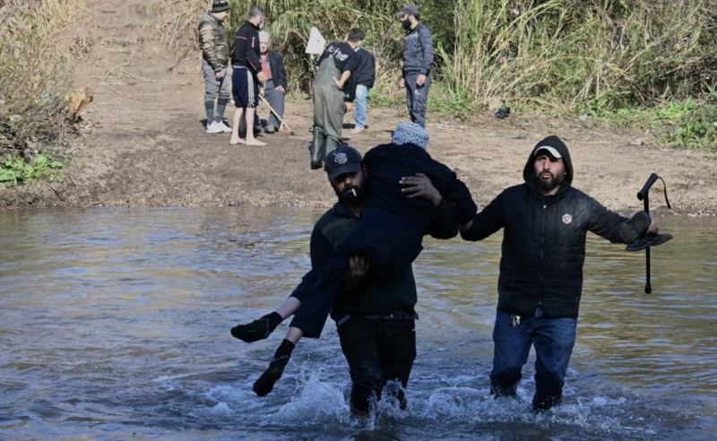 Thousands of Displaced Syrians Arrive in Lebanon Amid Absence of Humanitarian Aid