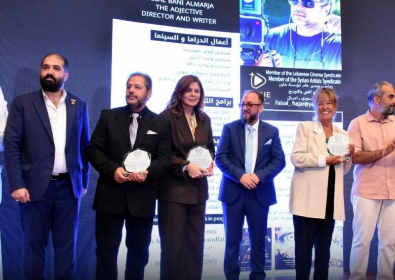 نتائج مريبة.. استقصاء عن احتيال بحضور هند قبوات وتكريم وهمي لمنى واصف!