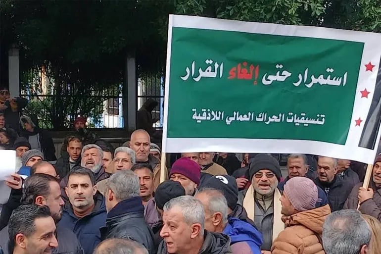 فصل آلاف الموظفين السوريين بلا سند قانوني..إصلاح للقطاع العام أم عقاب جماعي؟