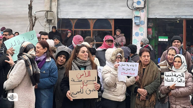 بعد جريمة قتل… وقفة احتجاجية بريف سلمية تطالب بضبط السلاح المنفلت