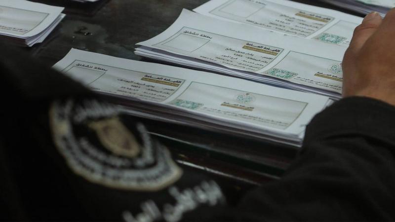 رغم مخاوف الاعتقال: عناصر التسويات بانتظار البطاقات الشخصية في اللاذقية