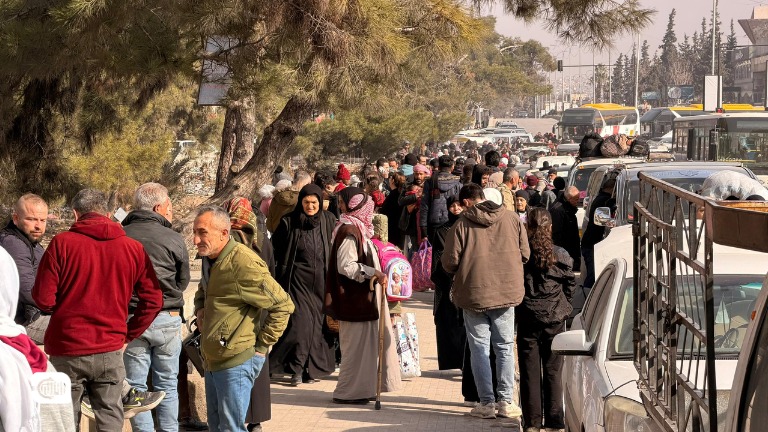 نزوح والخوف يعم حلب.. شهادات الأهالي: الوضع سيء جداً