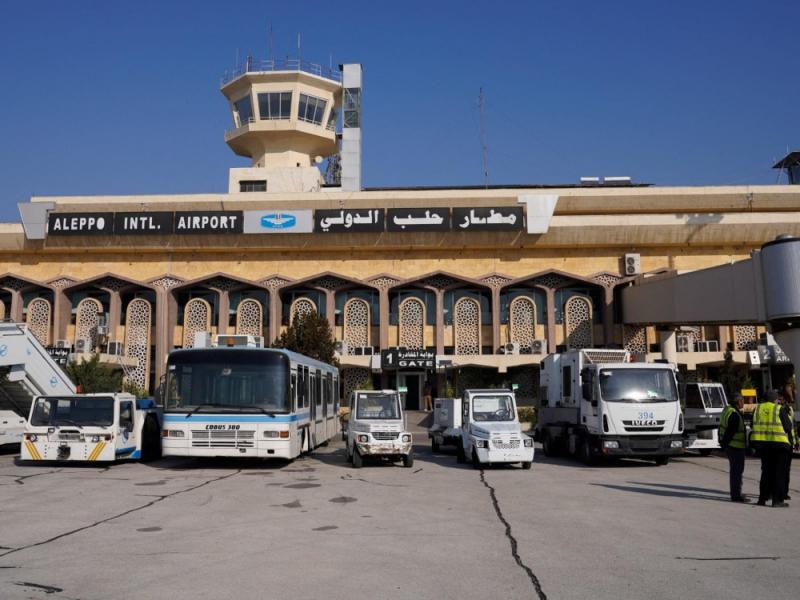 إطفائيات وعربات قديمة في مطاري دمشق وحلب: ماذا تكشف الصور؟