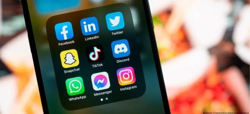 الميمز… نفوذ صامت يعيد هندسة وعي المستخدم الرقمي
