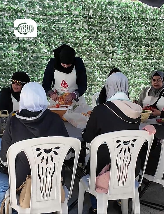 نساء كفيفات يتعلمن الطهي