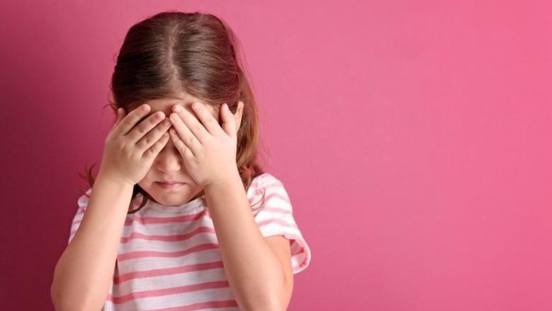 أخطاء تربوية لا تدركها لكن تدمّر طفلك!