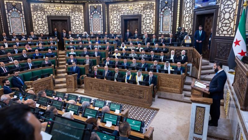 عبد الحميد العواك رئيساً لأول مجلس شعب بعد تغيير النظام الساسي في سوريا