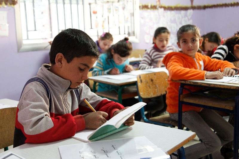 فصل الفتيات والفتيان في المدارس السورية.. أمان أم تراجع فرص التواصل؟