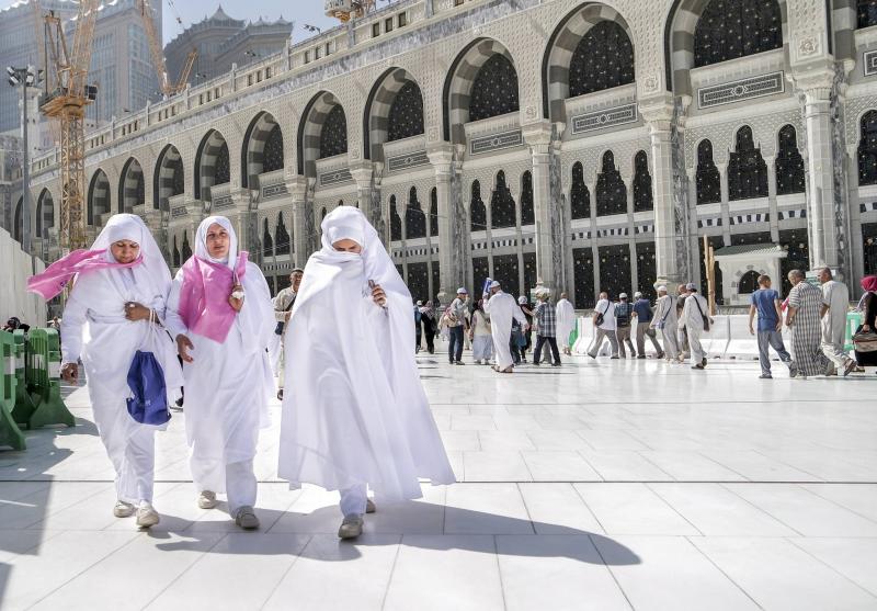 شروط أداء مناسك العمرة للنساء بدون محرم