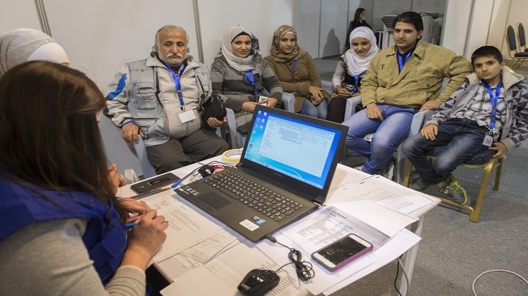 الولايات المتحدة تبدأ بإجراءات نقل اللاجئين السوريين