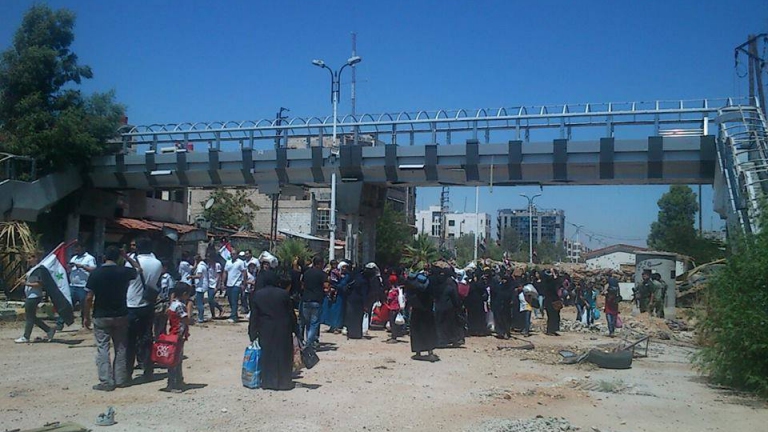 بالصور: اتفاق هدنة في القدم وعودة المدنيين