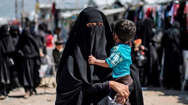 باريس تستعيد 10 أطفال فرنسيين من المخيمات شمال شرقي سوريا