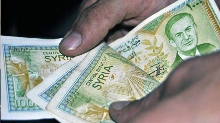 هل يستطيع النظام السوري الاستمرار بدفع رواتب موظفيه؟