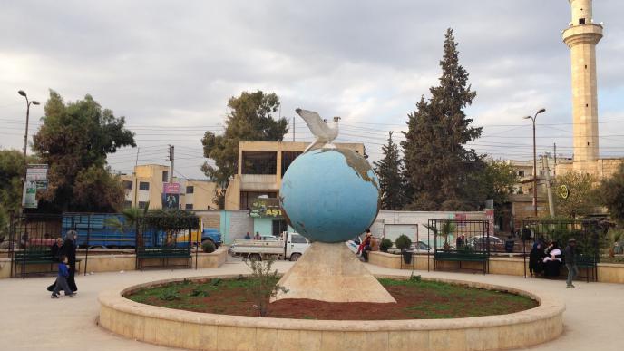 حركة نزوح للأهالي جراء سقوط قذائف على عفرين