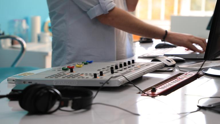 Rozana.. Media support and development for 4 Yemeni radio stations