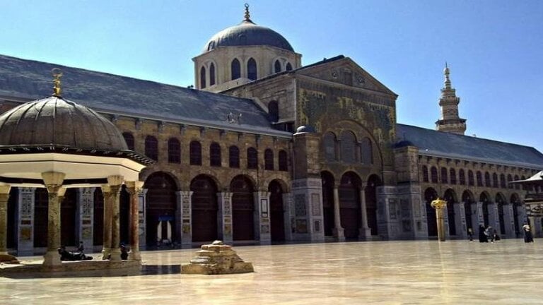 قبل أحمد حسون.. 3 شخصيات شغلت منصب مفتي الجمهورية