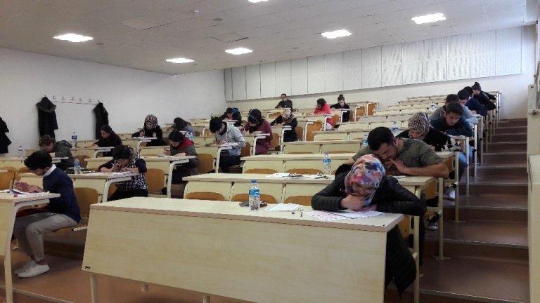 ما الجديد بخصوص اختبار YÖS للطلاب السوريين في تركيا؟