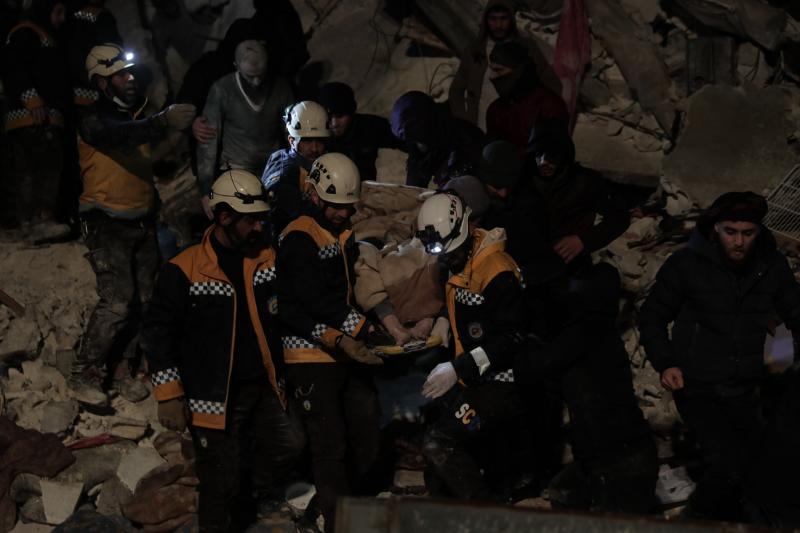 حصيلة أولية لضحايا الزلزال: 600 وفاة وآلاف الإصابات في سوريا وتركيا